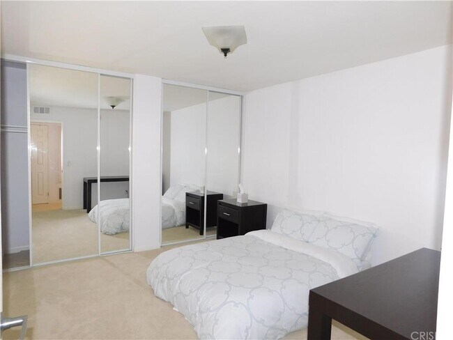 Building Photo - 21400 Burbank Blvd