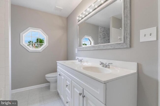 Building Photo - 46607 Carriage Ct