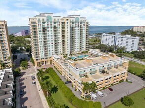 Building Photo - 800 N Tamiami Trl