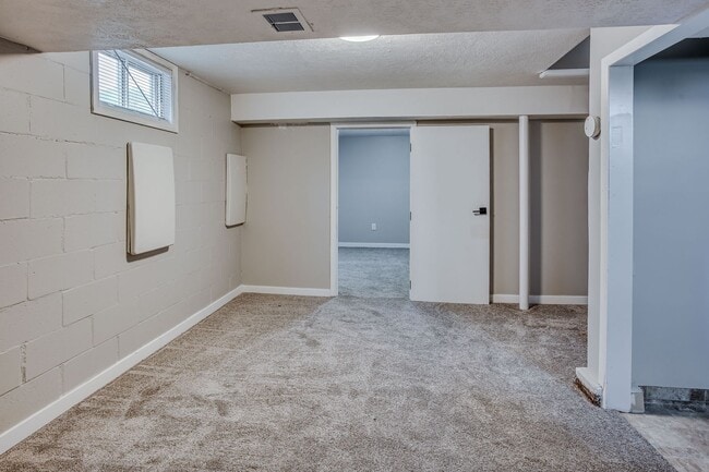 Building Photo - 7071 Izard St