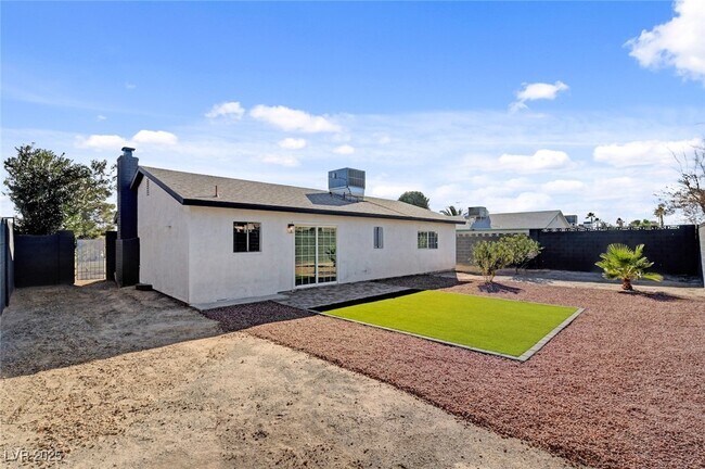 Building Photo - 4012 N Mira Ln