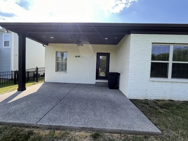Building Photo - 620 Lingering Wy
