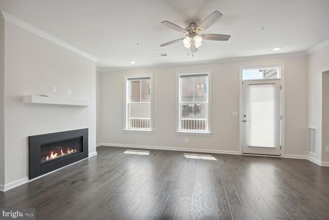 Building Photo - 45117 Kincora Dr