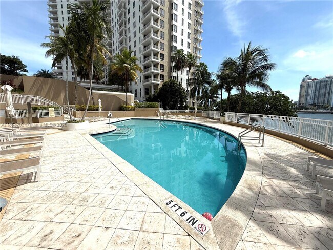 Building Photo - 801 Brickell Key Blvd