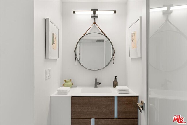 Building Photo - 10501 Wilshire Blvd