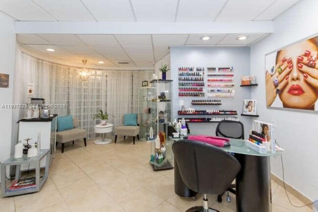 Building Photo - 16485 Collins Ave