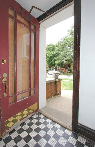 Building Photo - 210 Rockford Ave