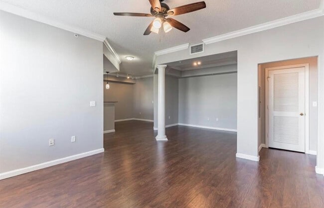 Building Photo - 533 NE 3rd Ave