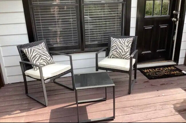 Front deck - 560 Morgan St NE