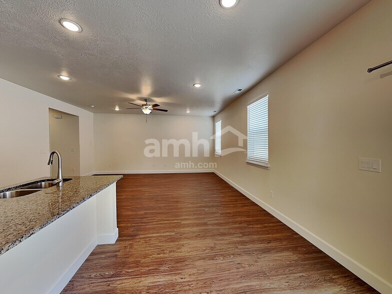 Building Photo - 2349 Frontier St