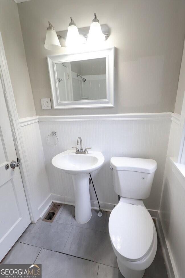 Building Photo - 829 Matheson Rd