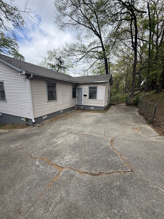 Building Photo - 2621 20th Street Ensley