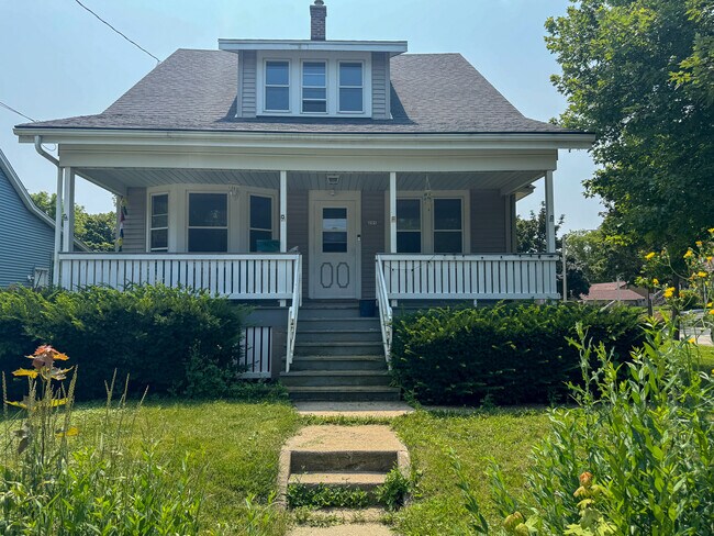 Duplex Front - 205 E Bolivar Ave