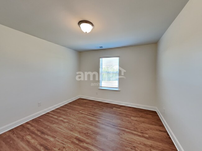 Building Photo - 144 Larragan Dr