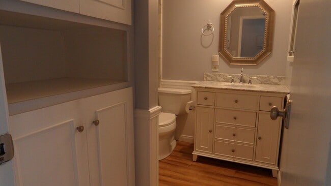 Building Photo - Nicely Updated 1 Bedroom 1 Bathroom, Coco ...