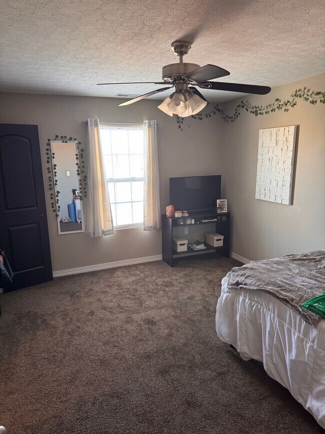 Building Photo - Herd Flats 2 bed 2.5bath