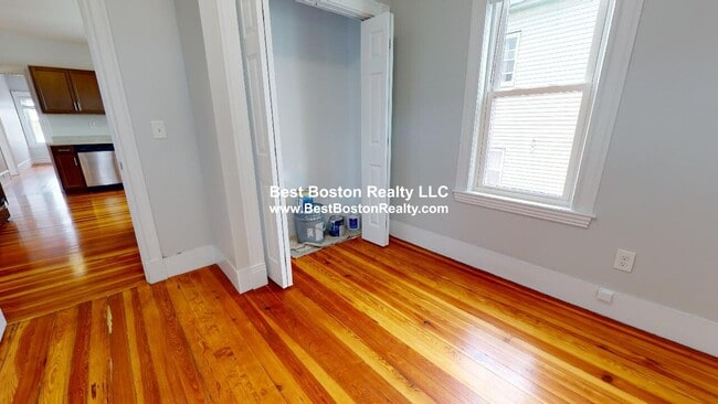 Building Photo - 27A Craigie St. Unit 3