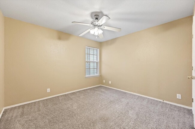 Building Photo - Spacious 4 Bedroom Home in Prime Medical Center Location