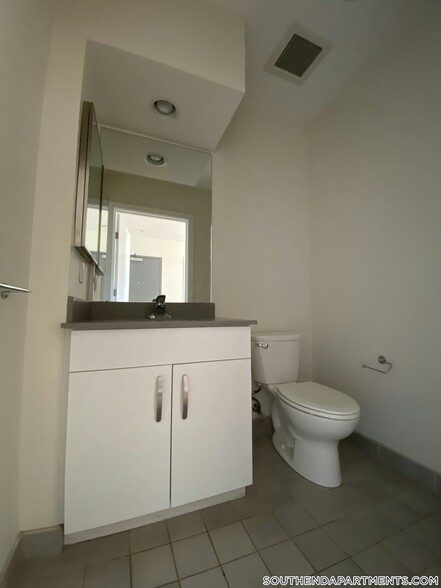 Building Photo - 601 Albany St