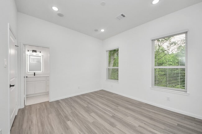 Building Photo - 5103 Mallow St