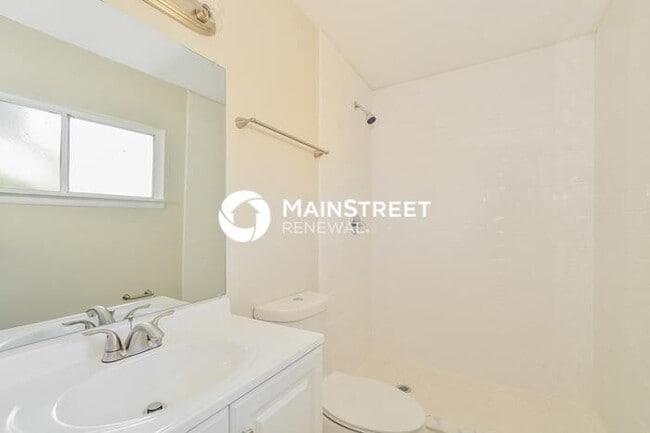 Building Photo - 3 Bedroom Pet-Friendly Home in Apopka, FL with Main Street Renewal