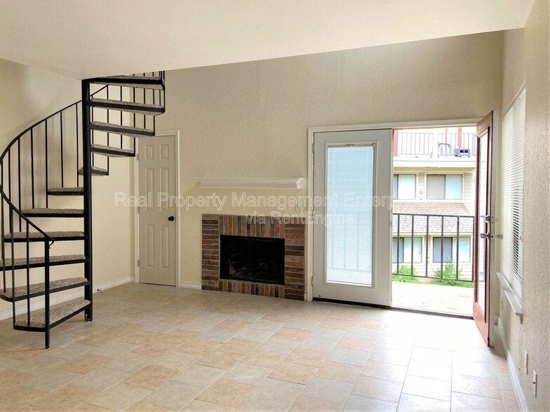 Building Photo - 11530 N May Ave