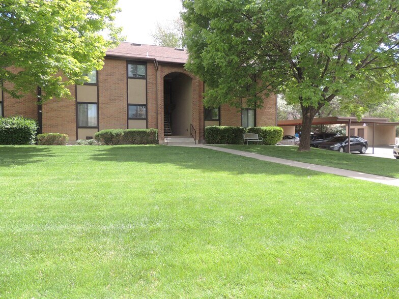 Front of Building - 636 Horizon Dr