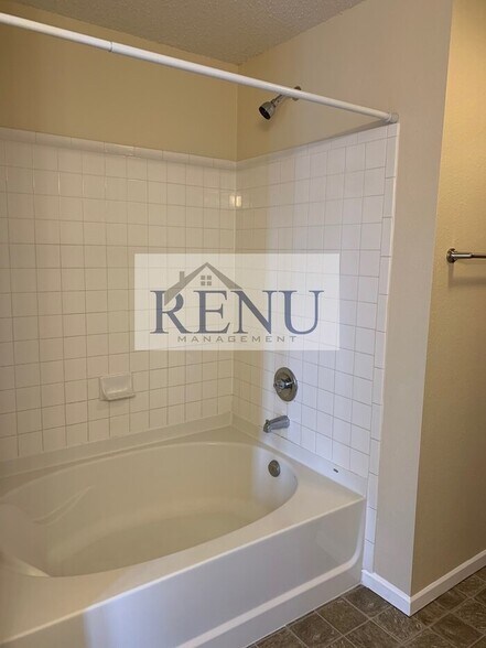 Building Photo - 6728 W Littleton Dr