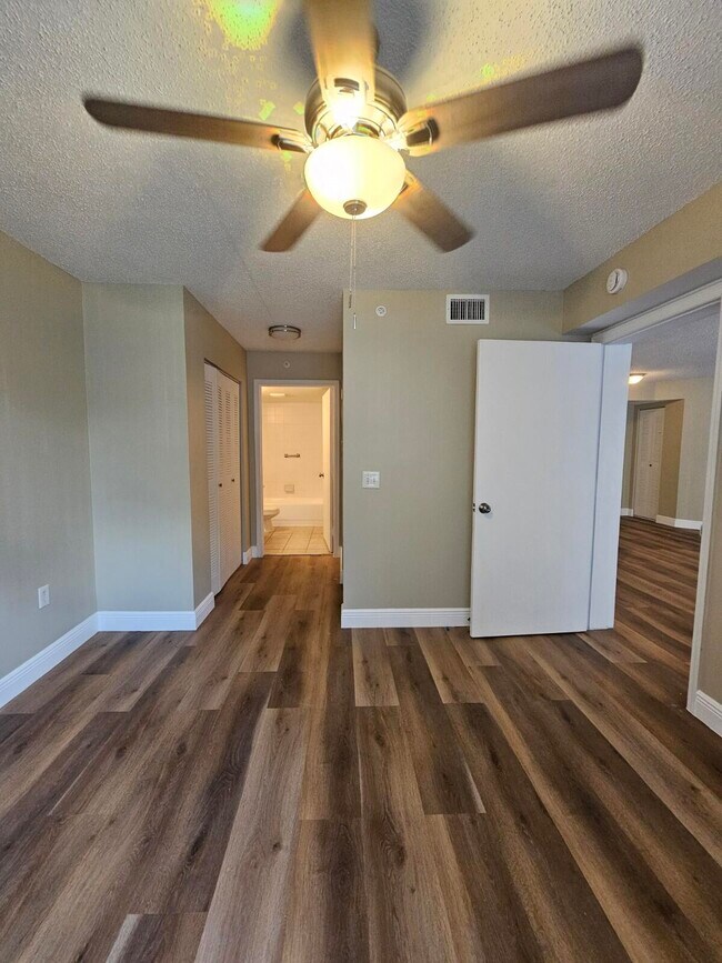 Building Photo - 4177 N Haverhill Rd