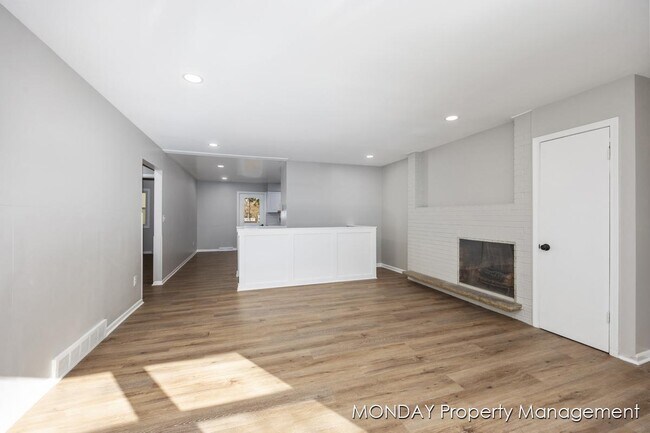 Building Photo - 945-947 Lancashire Ct SE