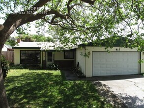 Building Photo - Wonderful East Vallejo home with nice back...