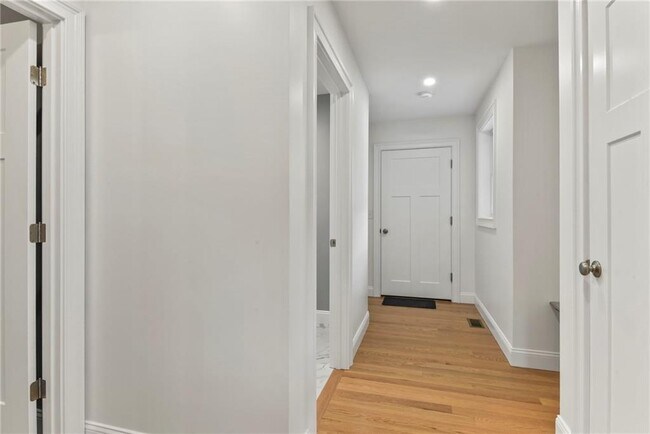 Building Photo - 95 Honeysuckle Rd