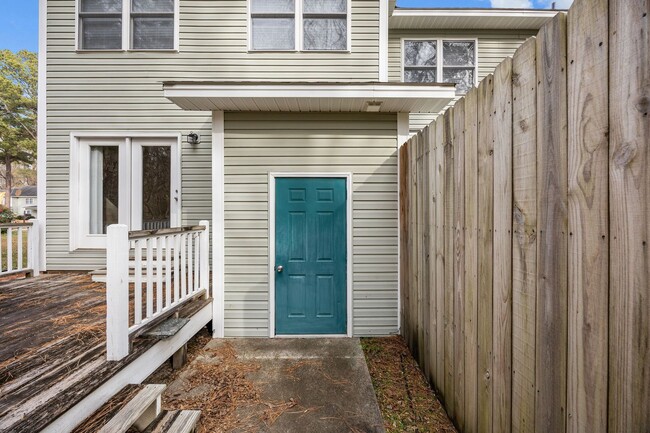 Building Photo - 3 Bedroom Duplex in Lillington