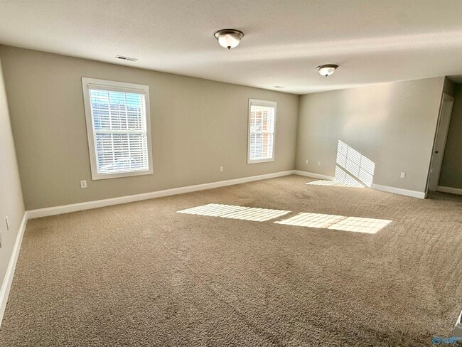 Building Photo - 5031 SE Valley Cove Dr