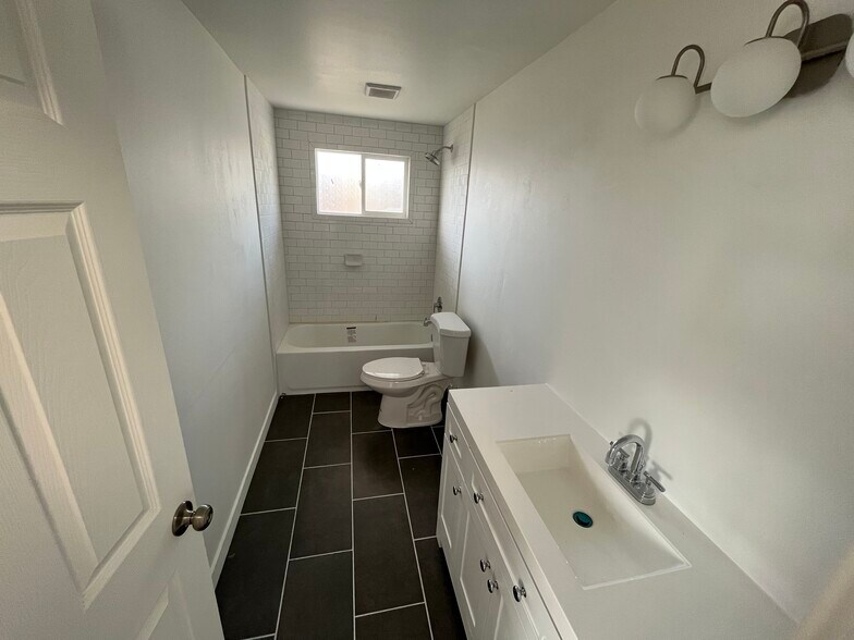 Building Photo - 1108 E 500 N