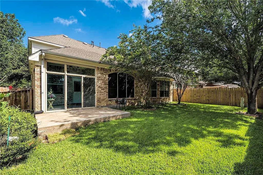 Building Photo - 2902 Sunbird Dr