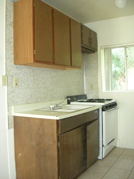 Primary Photo - 522 W Howe St