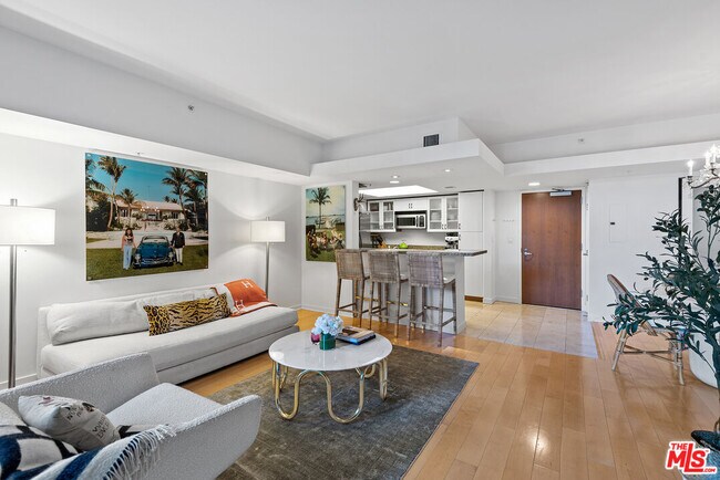 Building Photo - 13700 Marina Pointe Dr