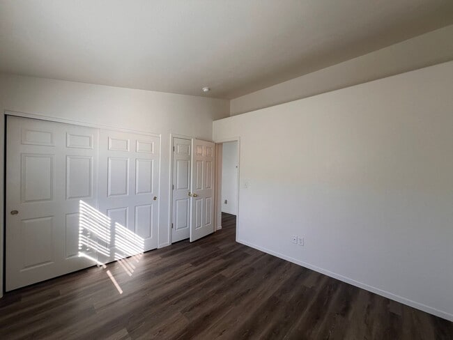 Building Photo - Cute 2 bedroom home located in Donner Trails!