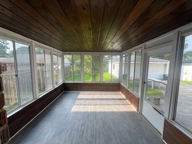 Building Photo - Beautiful Single Family Home in Fraser! AV...