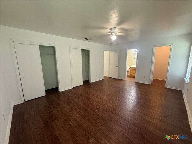 Building Photo - 1000 Sagewood Trail