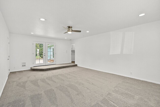 Building Photo - Updated 3-Bedroom Port Orchard Rambler with Covered Porch