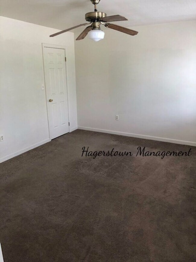 Building Photo - Duplex in Williamsport