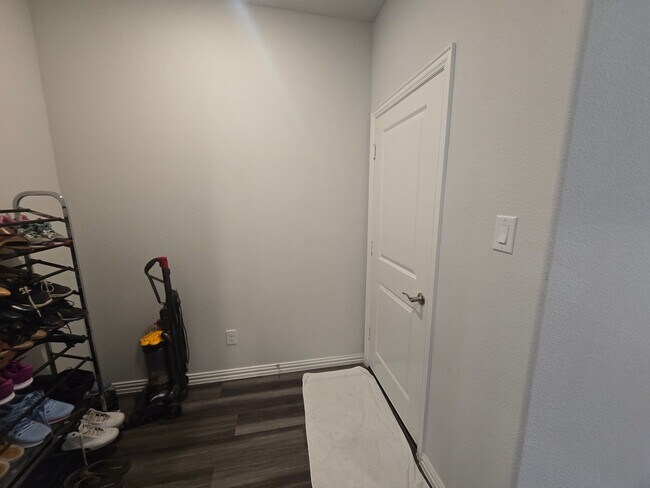 Building Photo - Fantastic in Fate!