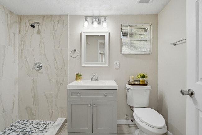 Building Photo - 2111 Bourget Dr