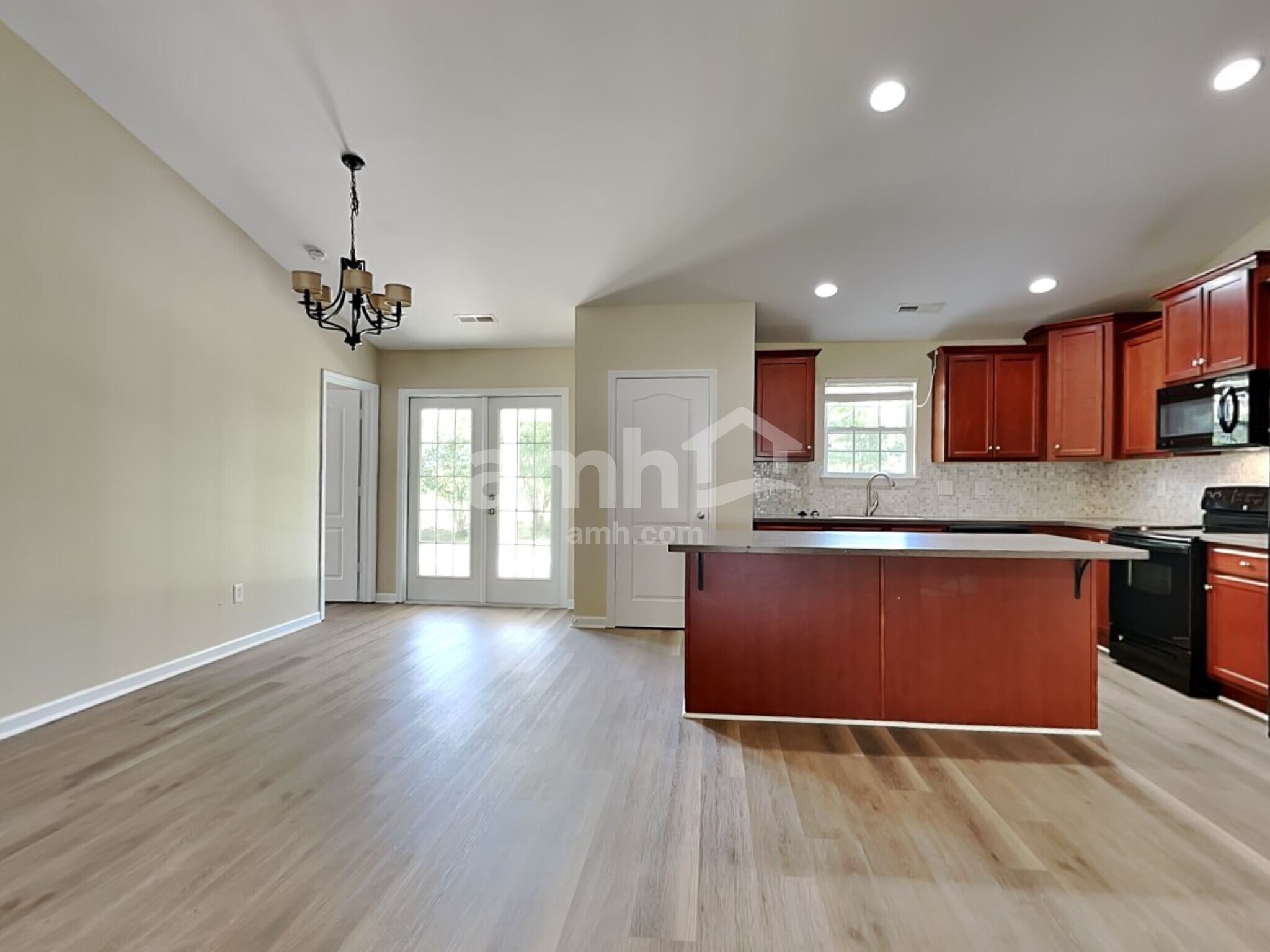 Building Photo - 204 Eastpark Way