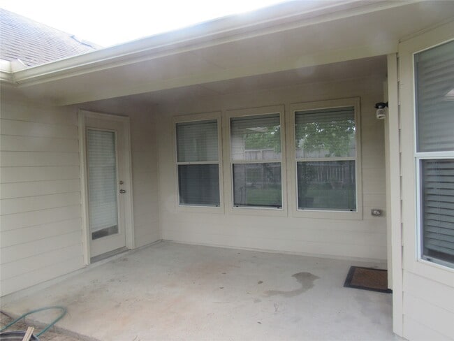 Building Photo - 2611 Colony Haven Cir