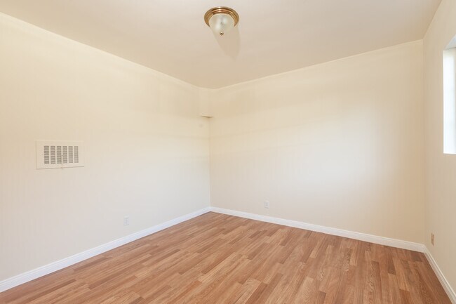 Building Photo - 2256 S Carmelina Ave