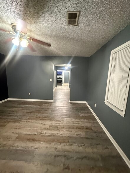Living room - 404 W Easy St