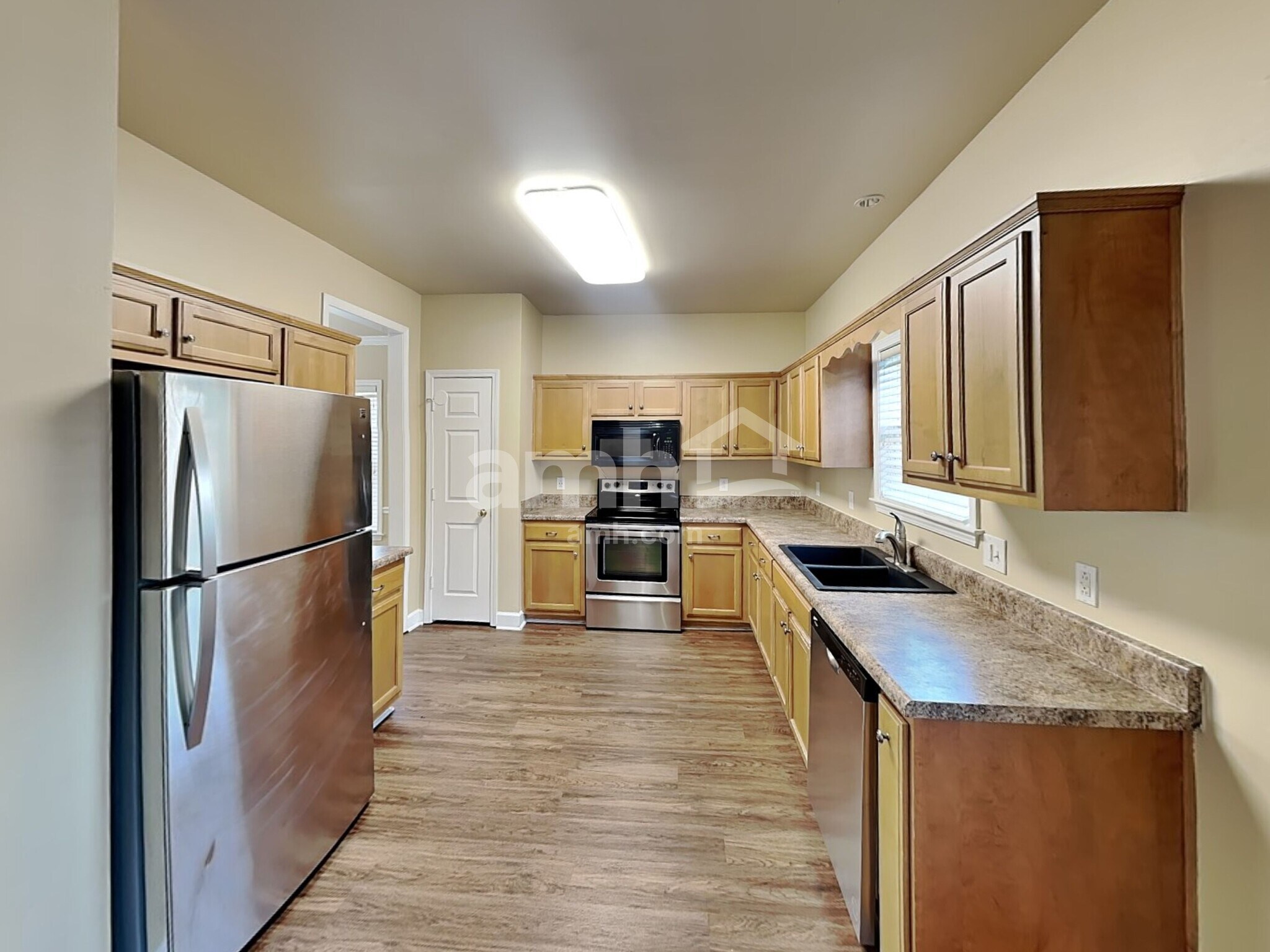 Building Photo - 3030 Romain Trl